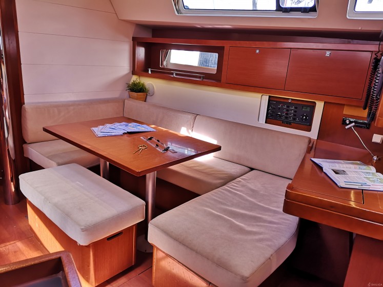 Oceanis 45 - Yacht Charter Sailica