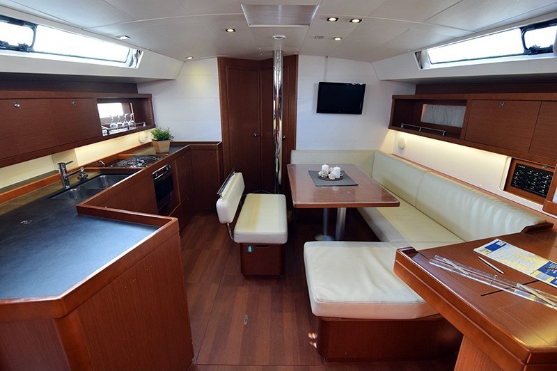 Oceanis 45 - Yacht Charter Sailica