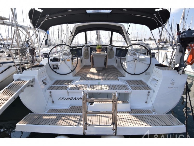 Oceanis 45 - Yacht Charter Sailica