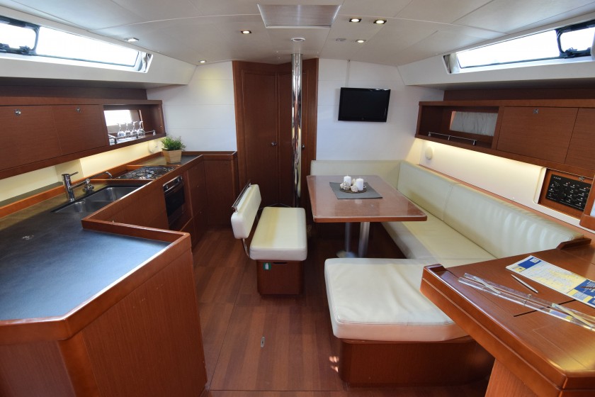 Oceanis 45 - Yacht Charter Sailica