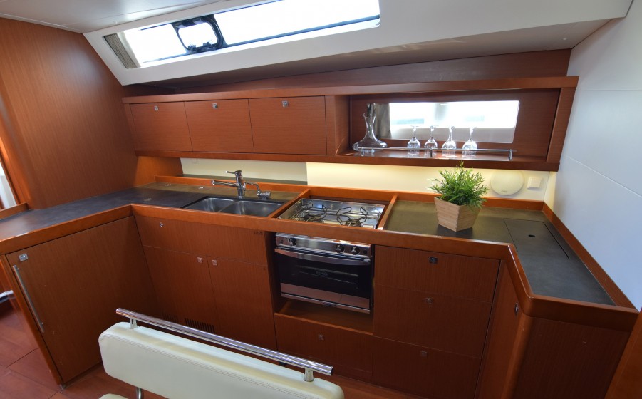 Oceanis 45 - Yacht Charter Sailica