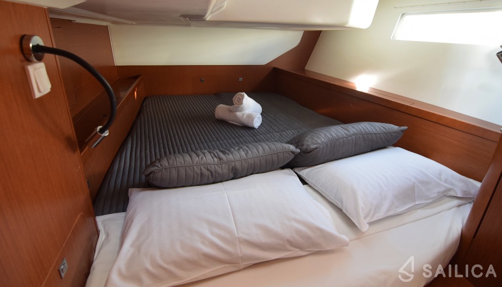 Oceanis 45 - Yacht Charter Sailica