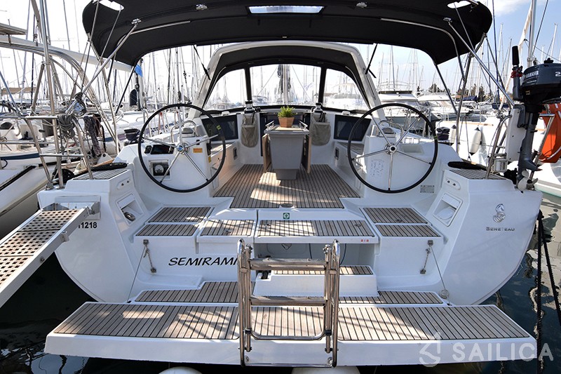 Oceanis 45 - Yacht Charter Sailica
