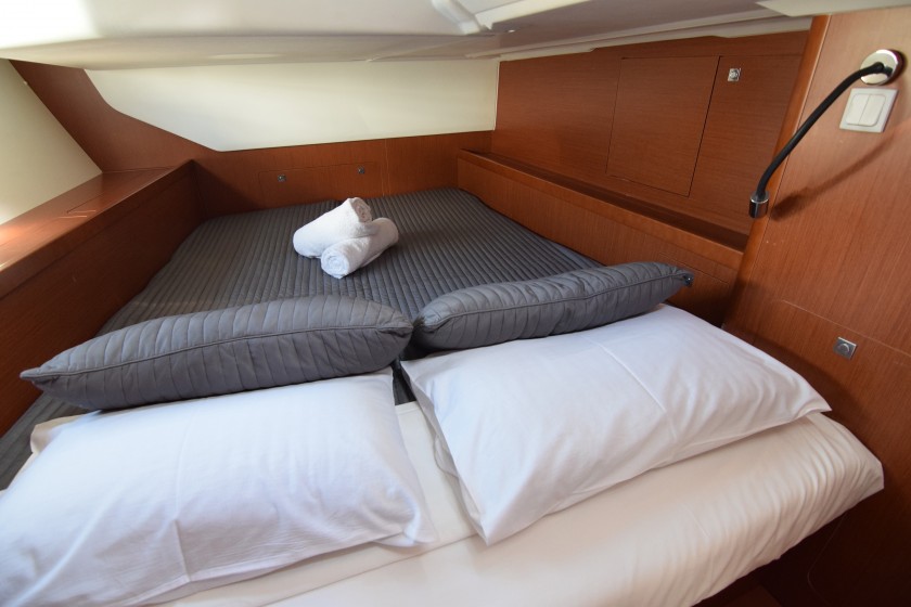 Oceanis 45 - Yacht Charter Sailica