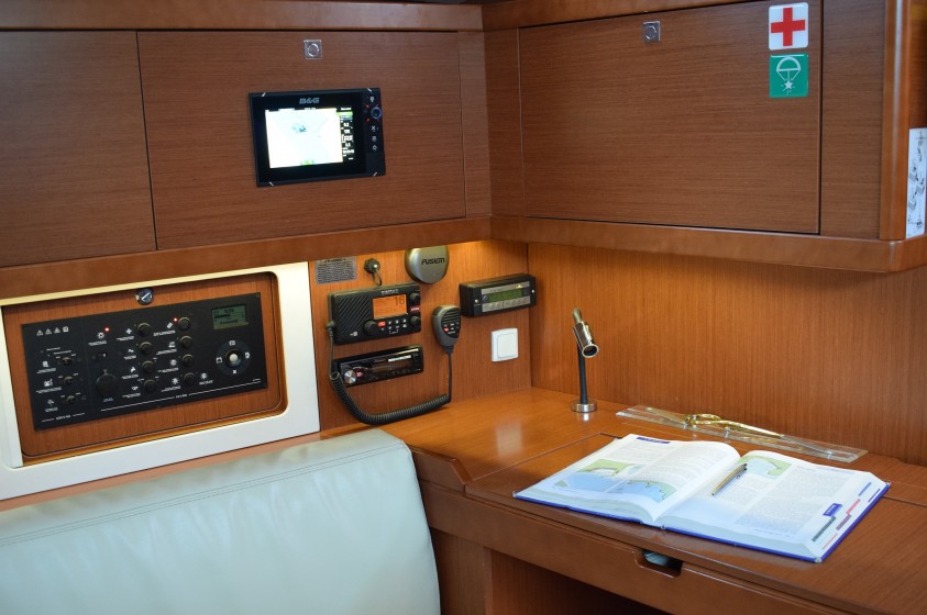 Oceanis 45 - Yacht Charter Sailica