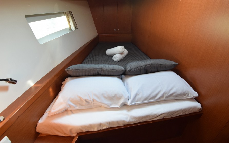Oceanis 45 - Yacht Charter Sailica