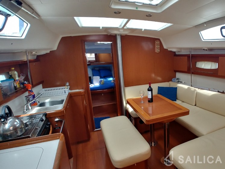 Oceanis 40 - Yacht Charter Sailica