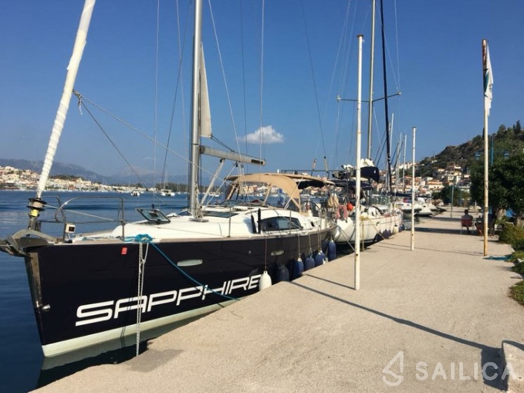 Oceanis 40 - Yacht Charter Sailica
