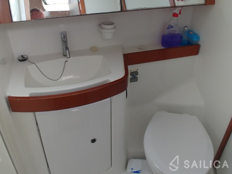Oceanis 40 - Yacht Charter Sailica