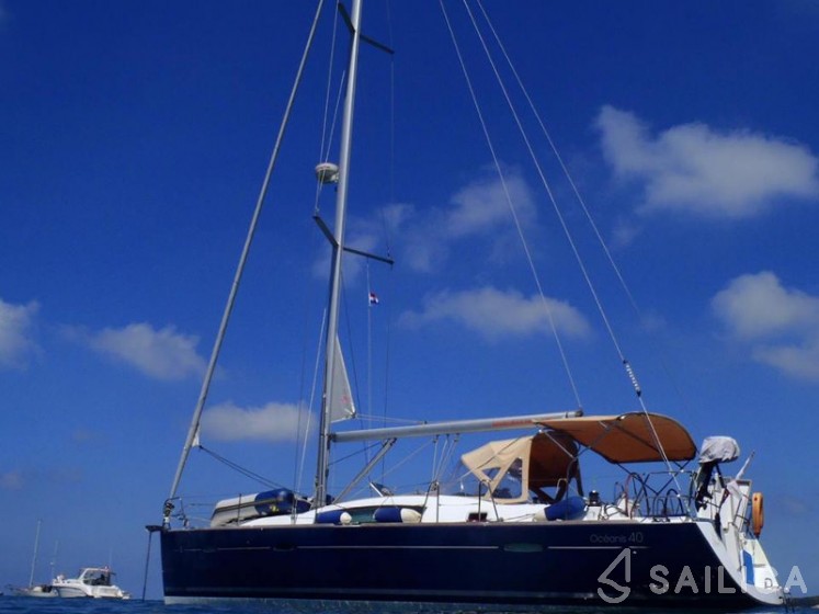 Oceanis 40 - Yacht Charter Sailica