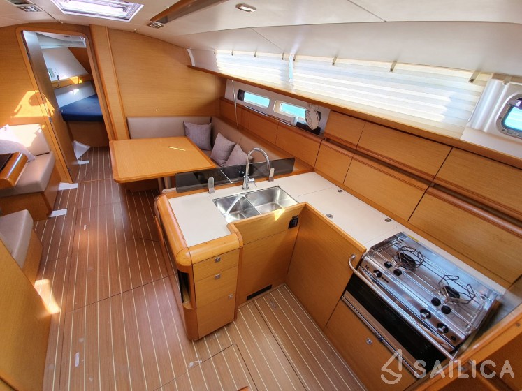 Sun Odyssey 409 - Yacht Charter Sailica