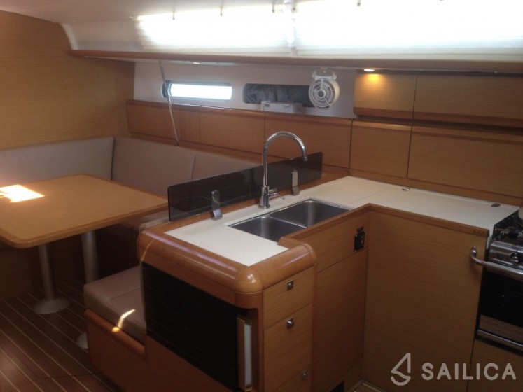 Sun Odyssey 409 - Yacht Charter Sailica