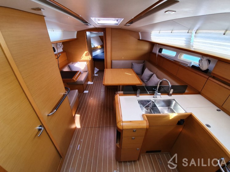 Sun Odyssey 409 - Yacht Charter Sailica