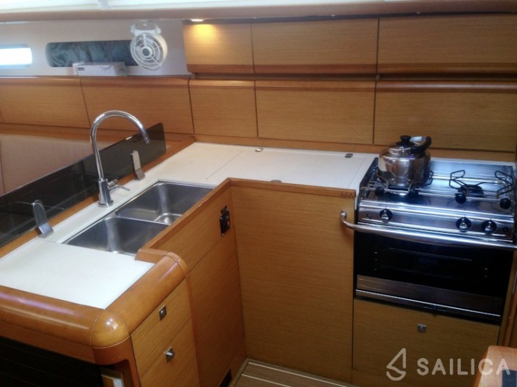 Sun Odyssey 409 - Yacht Charter Sailica