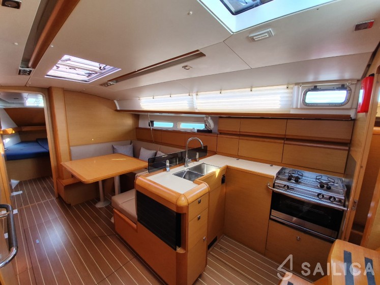 Sun Odyssey 409 - Yacht Charter Sailica