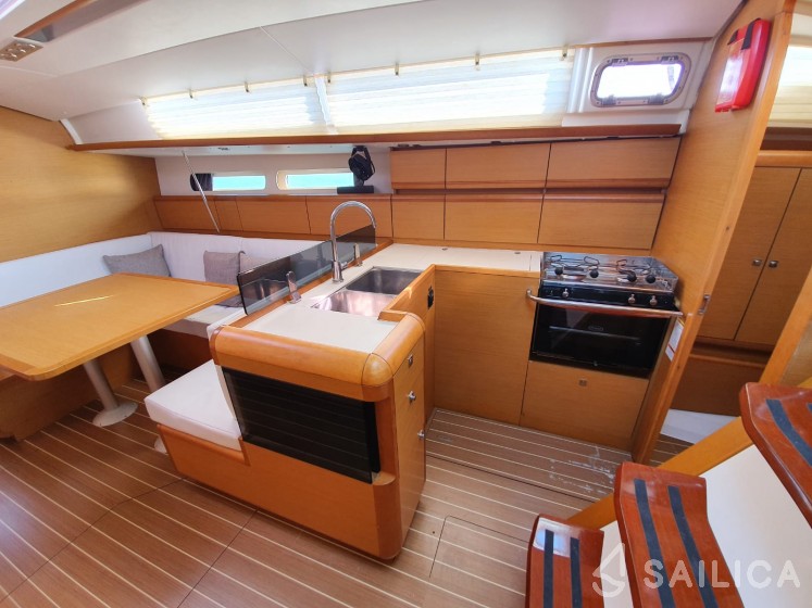 Sun Odyssey 409 - Yacht Charter Sailica