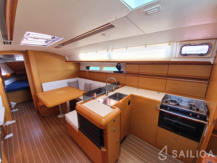 Sun Odyssey 409 - Yacht Charter Sailica