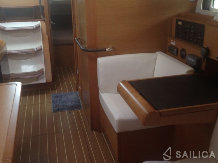 Sun Odyssey 409 - Yacht Charter Sailica