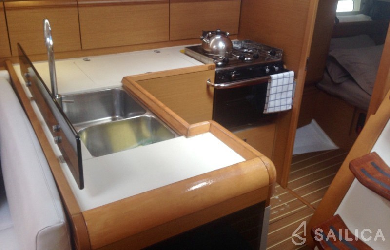 Sun Odyssey 409 - Yacht Charter Sailica