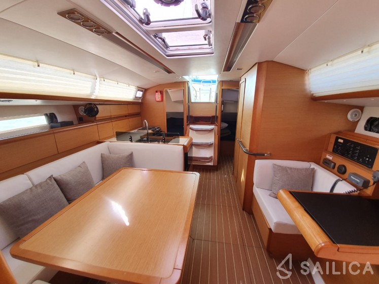 Sun Odyssey 409 - Yacht Charter Sailica