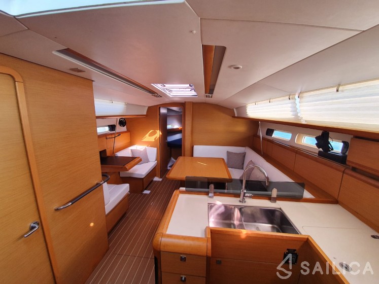 Sun Odyssey 409 - Yacht Charter Sailica