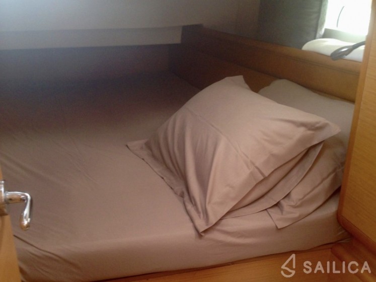 Sun Odyssey 409 - Yacht Charter Sailica