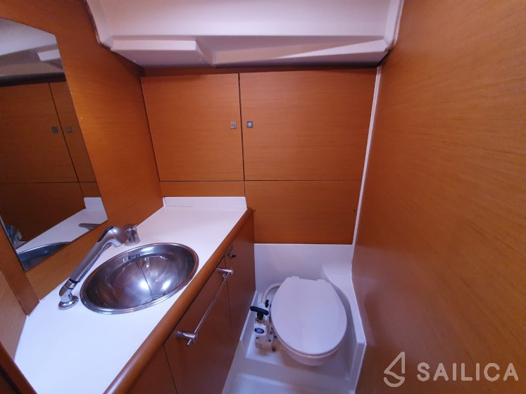 Sun Odyssey 409 - Yacht Charter Sailica