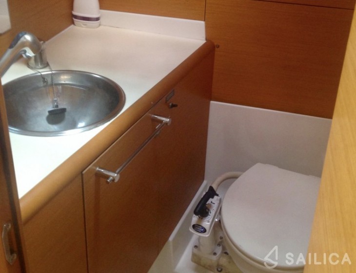 Sun Odyssey 409 - Yacht Charter Sailica