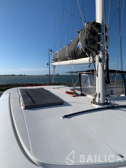 Lagoon 42 - Yacht Charter Sailica