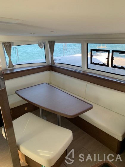 Lagoon 42 - Yacht Charter Sailica