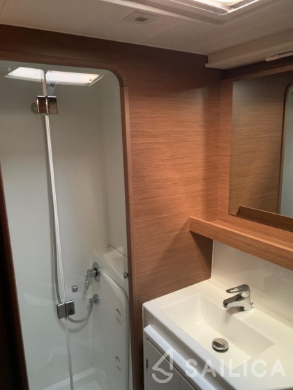 Lagoon 42 - Yacht Charter Sailica