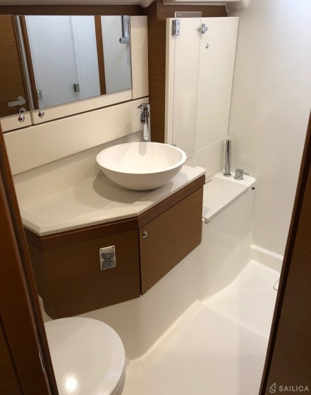 Jeanneau 51 - Yacht Charter Sailica