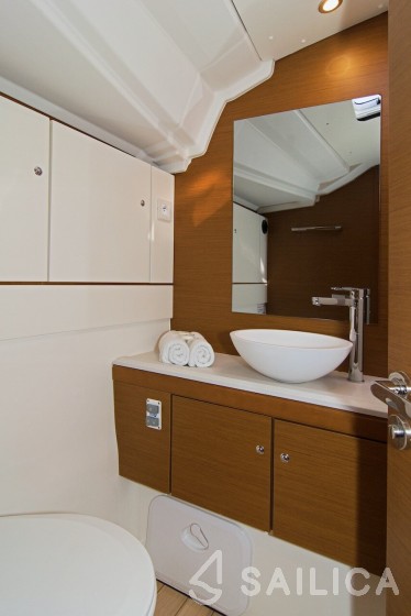 Jeanneau 51 - Yacht Charter Sailica