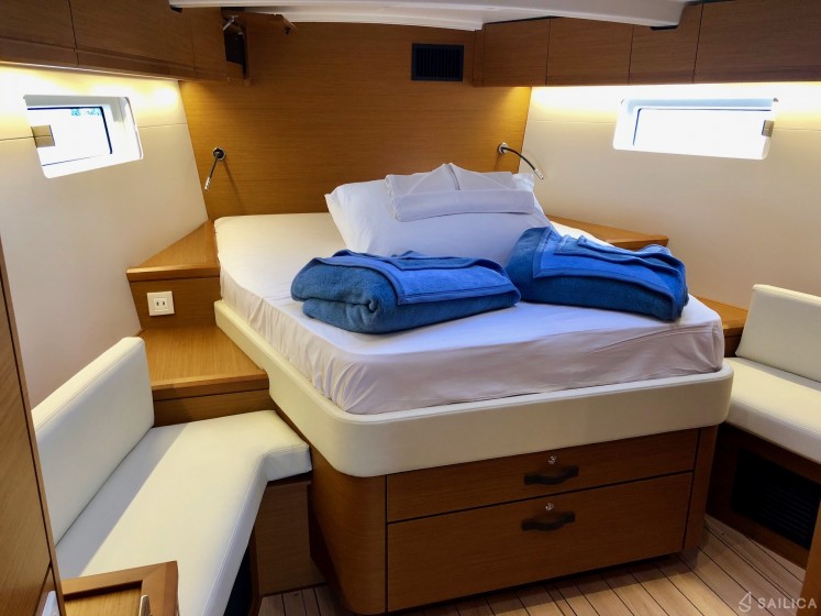 Jeanneau 51 - Yacht Charter Sailica