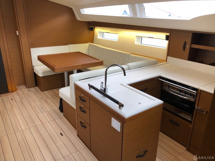 Jeanneau 51 - Yacht Charter Sailica