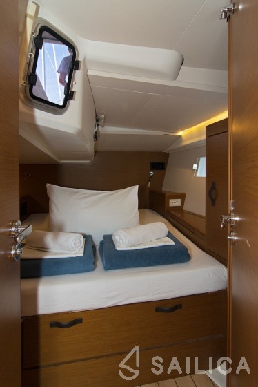 Jeanneau 51 - Yacht Charter Sailica