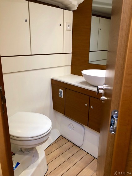 Jeanneau 51 - Yacht Charter Sailica