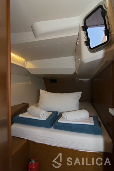Jeanneau 51 - Yacht Charter Sailica