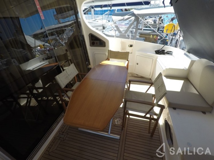 Azimut 47 - Yacht Charter Sailica