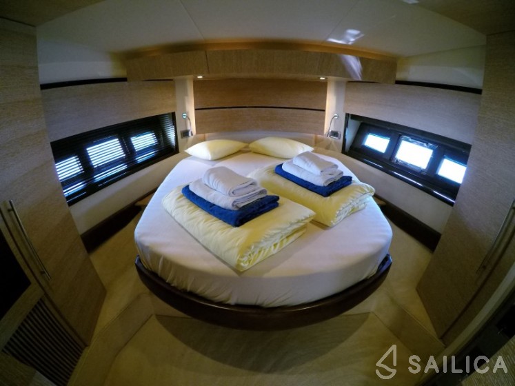 Azimut 47 - Yacht Charter Sailica