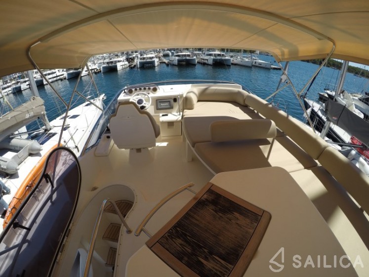 Azimut 47 - Yacht Charter Sailica