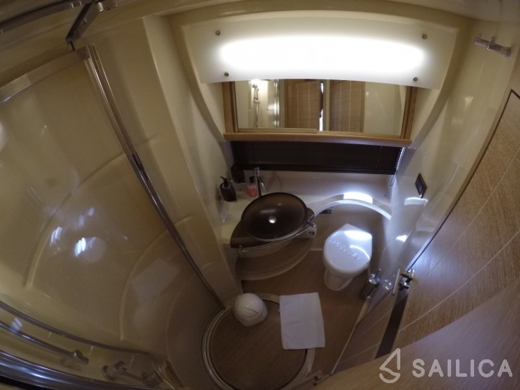 Azimut 47 - Yacht Charter Sailica