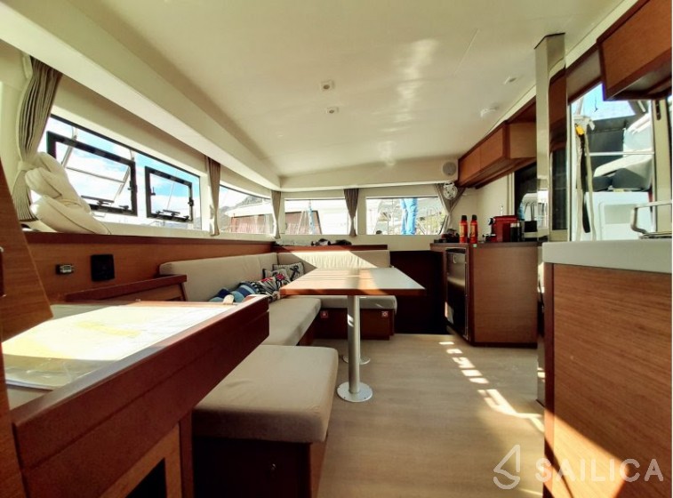 Lagoon 40 - Yacht Charter Sailica