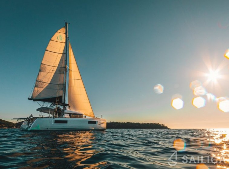 Lagoon 40 - Yacht Charter Sailica
