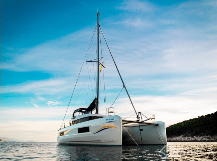 Lagoon 40 - Yacht Charter Sailica