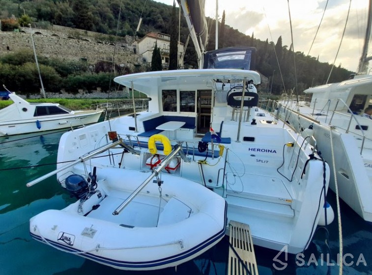 Lagoon 40 - Yacht Charter Sailica