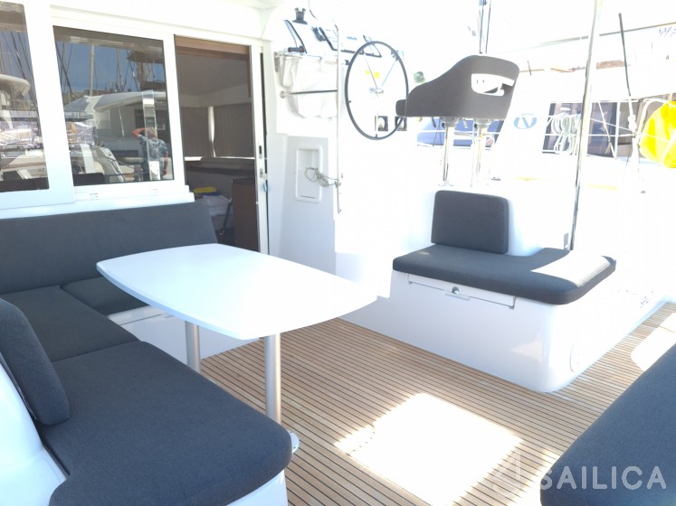 Lagoon 40 - Yacht Charter Sailica