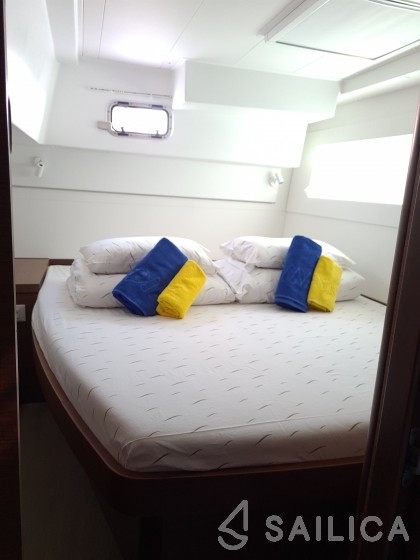 Lagoon 40 - Yacht Charter Sailica