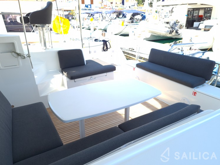 Lagoon 40 - Yacht Charter Sailica