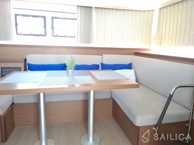 Lagoon 40 - Yacht Charter Sailica